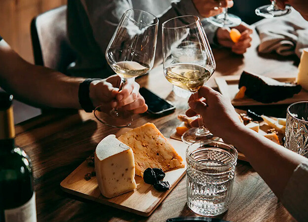Degustación en terraza en viñedos de Valle de Guadalupe